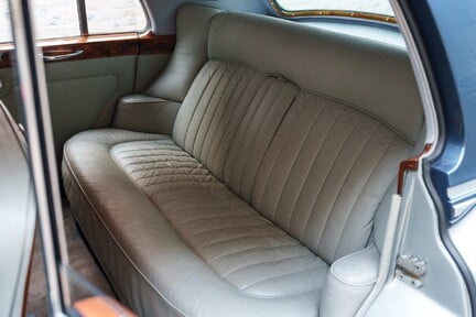 Rolls-Royce Silver Cloud III 27