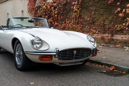 Jaguar E-Type Series III V12 Roadster 8