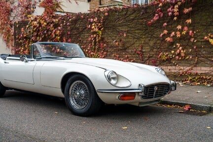 Jaguar E-Type Series III V12 Roadster 9