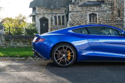 Aston Martin Vanquish V12 14