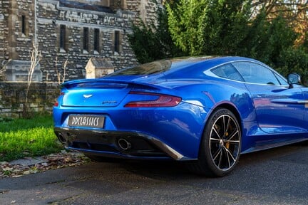 Aston Martin Vanquish V12 15