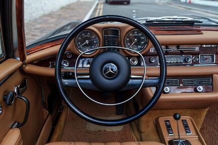 Mercedes-Benz SE 280 3.5 Cabriolet 19