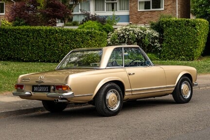 Mercedes-Benz SL Series 250 SL 3