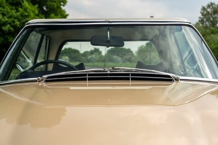 Mercedes-Benz SL Series 250 SL 8