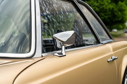 Mercedes-Benz SL Series 250 SL 10