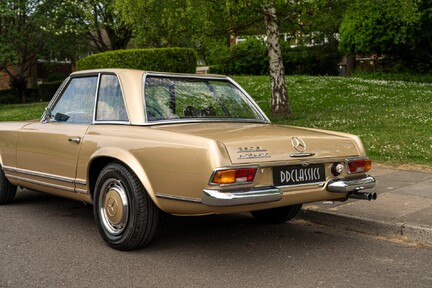 Mercedes-Benz SL Series 250 SL 11