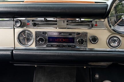 Mercedes-Benz SL Series 250 SL 16