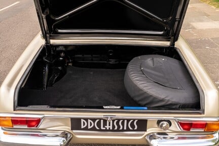 Mercedes-Benz SL Series 250 SL 19