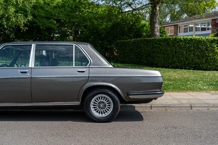 BMW E3 3.3L 12