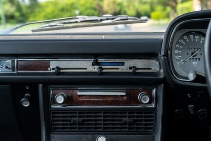 BMW E3 3.3L 18