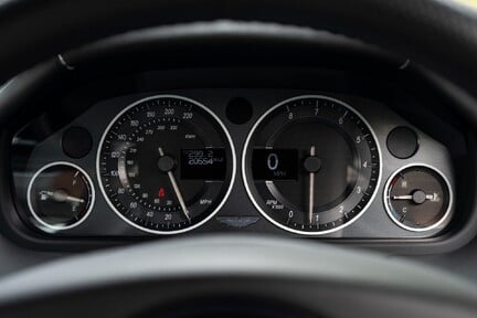 Aston Martin DBS V12 20