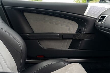 Aston Martin DBS V12 31