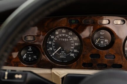 Aston Martin Vantage Volante 20