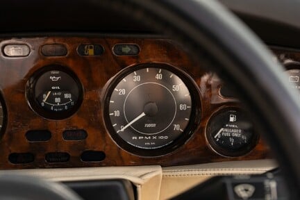 Aston Martin Vantage Volante 21