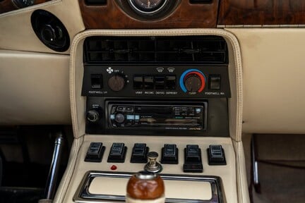 Aston Martin Vantage Volante 23