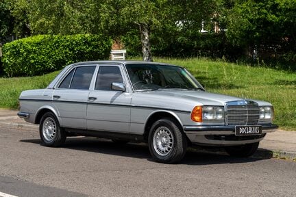 Mercedes-Benz E Class 280 E 2