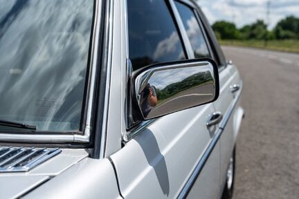 Mercedes-Benz E Class 280 E 10