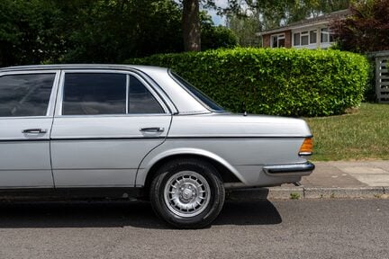 Mercedes-Benz E Class 280 E 11