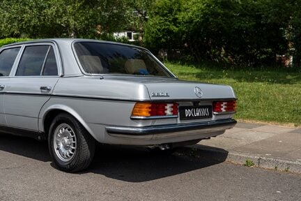 Mercedes-Benz E Class 280 E 12