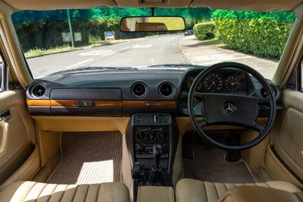 Mercedes-Benz E Class 280 E 14