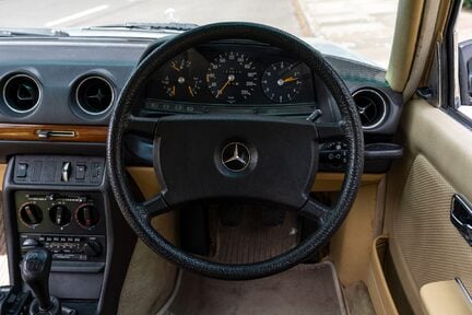 Mercedes-Benz E Class 280 E 15