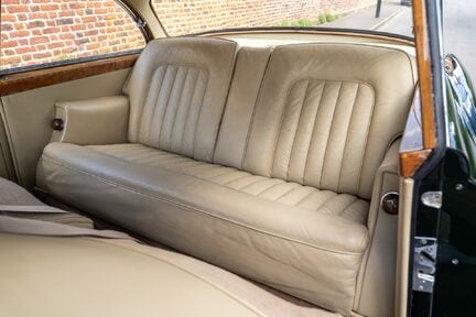 Bentley S2 Continental By H.J.Mulliner 24