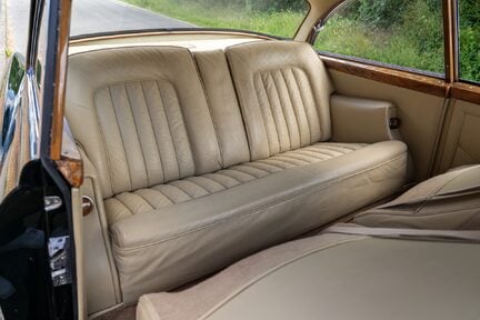Bentley S2 Continental By H.J.Mulliner 25