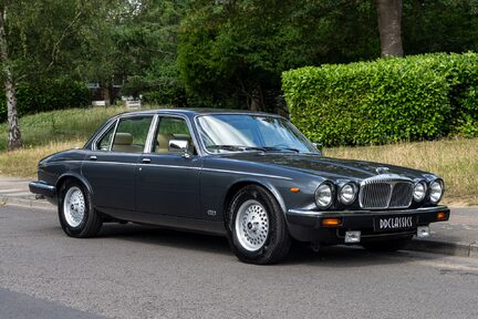 Daimler Double Six 2