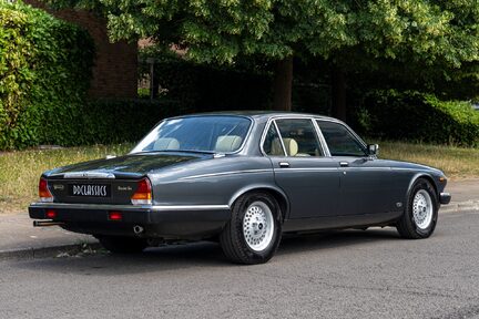 Daimler Double Six 3