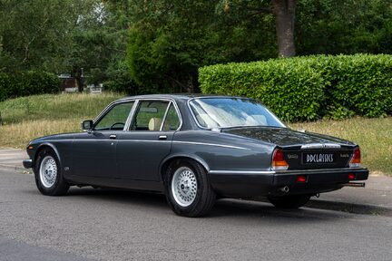 Daimler Double Six 4