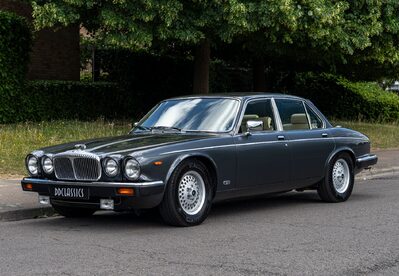 Daimler Double Six 