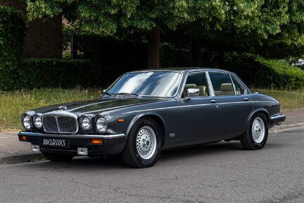 Daimler Double Six 1