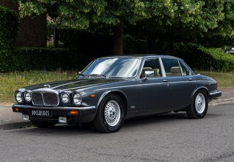 Daimler Double Six 