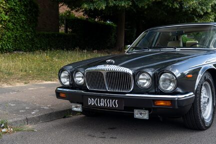 Daimler Double Six 7