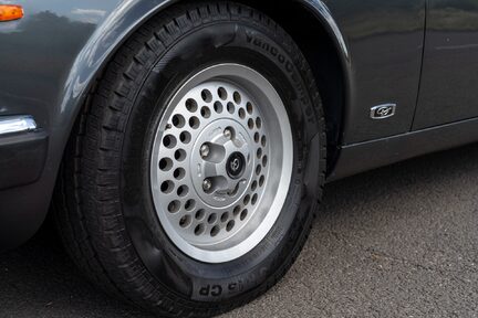 Daimler Double Six 9