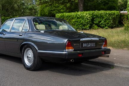 Daimler Double Six 13
