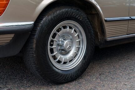 Mercedes-Benz SL Series 380 SL 9