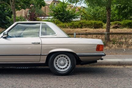 Mercedes-Benz SL Series 380 SL 11