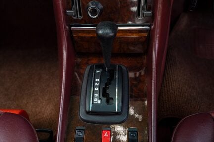 Mercedes-Benz SL Series 380 SL 19