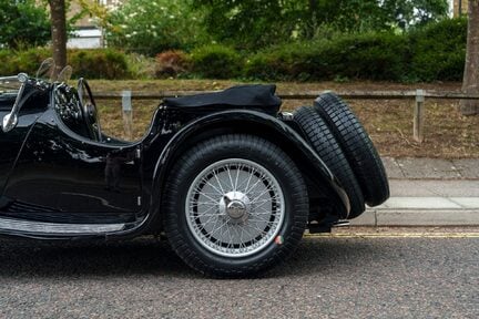 Jaguar SS100 13