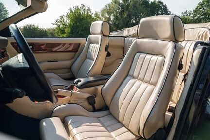 Aston Martin Virage 22