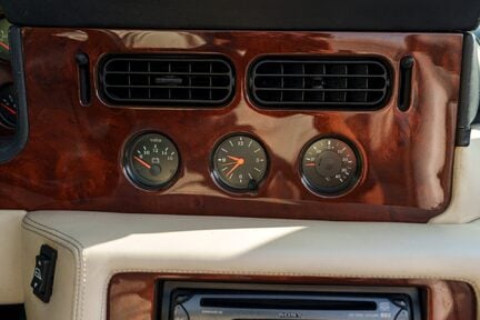 Aston Martin Virage 18