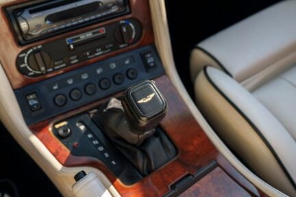 Aston Martin Virage 21