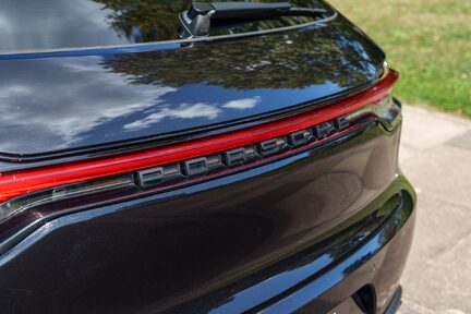 Porsche Macan Turbo PDK 13