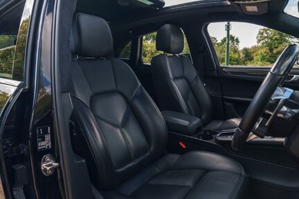 Porsche Macan Turbo PDK 23
