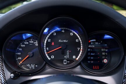 Porsche Macan Turbo PDK 16