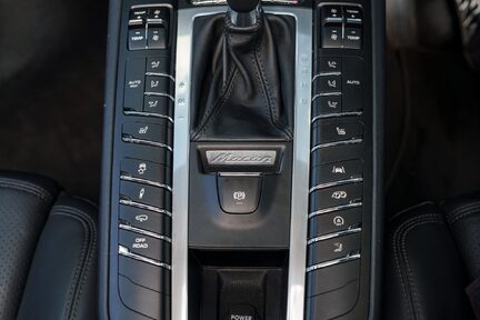 Porsche Macan Turbo PDK 21