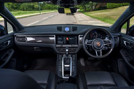 Porsche Macan Turbo PDK 14
