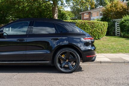 Porsche Macan Turbo PDK 11