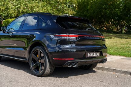Porsche Macan Turbo PDK 12